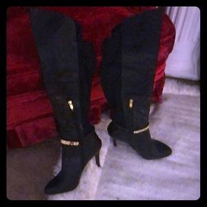 Fergie Blk  knee boots gold buckle brand new